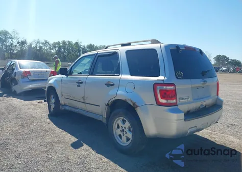 2010 Ford Escape Xlt z USA, uszkodzony, nr VIN 1FMCU0D7XAKB28479